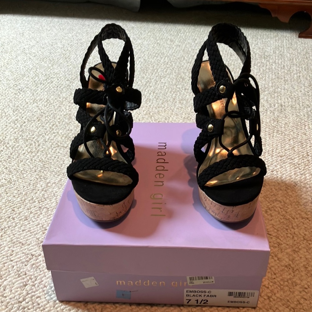 Super cute Steve Madden wedge sandals!